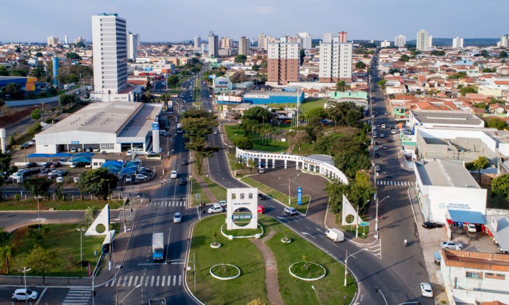 Rio Claro, município de São Paulo - Deck de Madeira